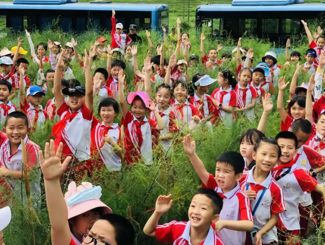创新构建课程讲堂点评三擎驱动育人模式逐步构成一体化育人格式 创新构建课程讲堂点评三擎驱动育人模式逐步构成一体化育人格式